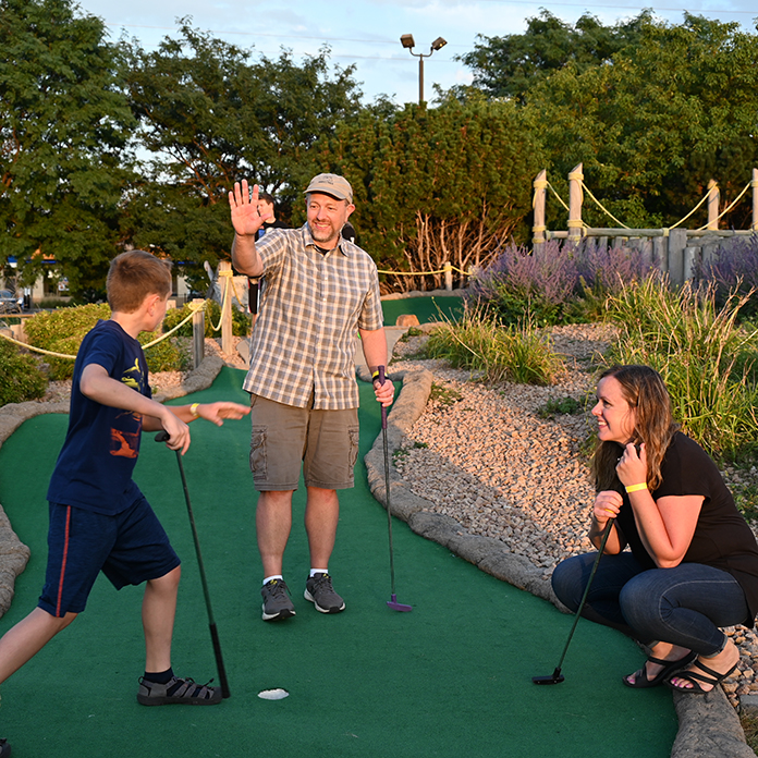 family mini golfing at thunder road